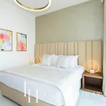 Lux The Marina Vista Beachfront Suite 3