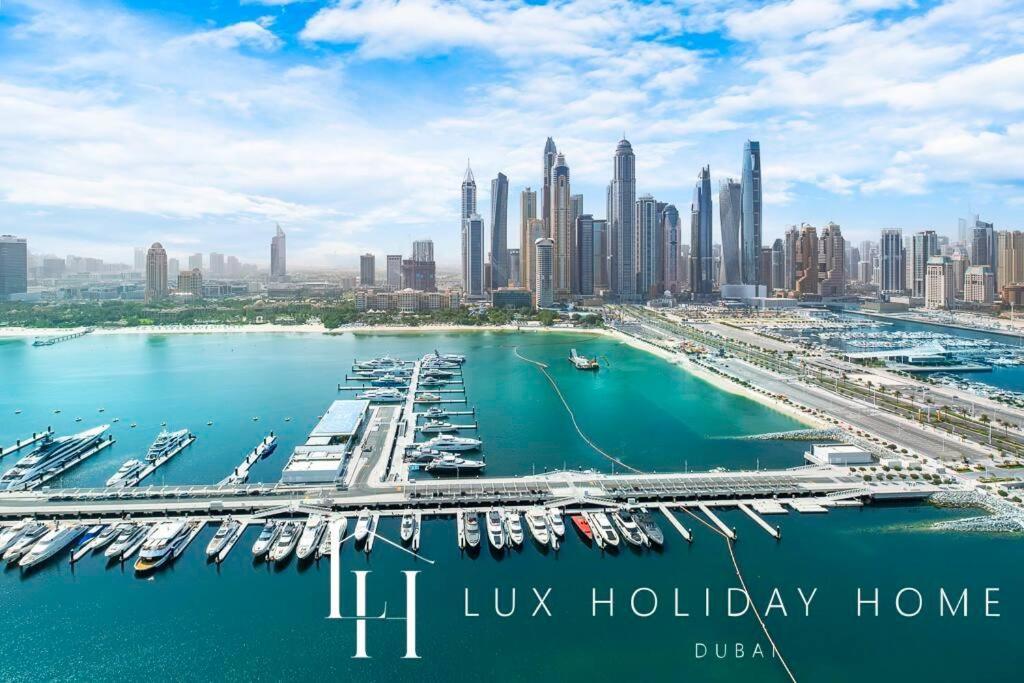 Lux The Marina Vista Beachfront 3 *